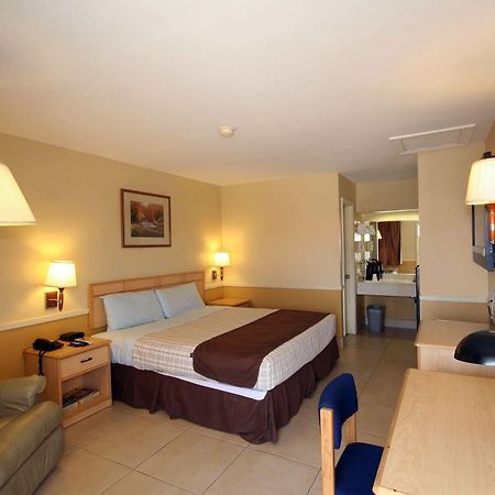 Edinburg Executive Inn ภายนอก รูปภาพ