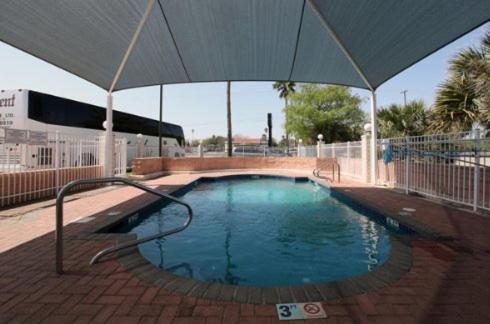 Edinburg Executive Inn ภายนอก รูปภาพ