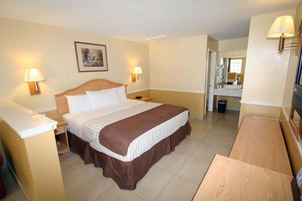 Edinburg Executive Inn ภายนอก รูปภาพ