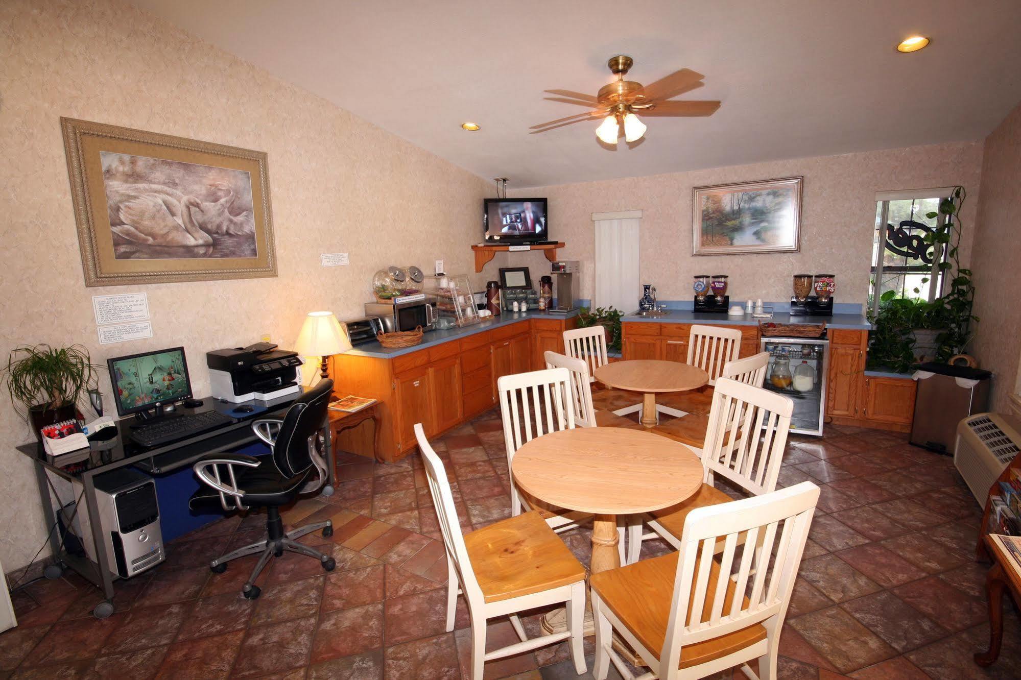 Edinburg Executive Inn ภายนอก รูปภาพ