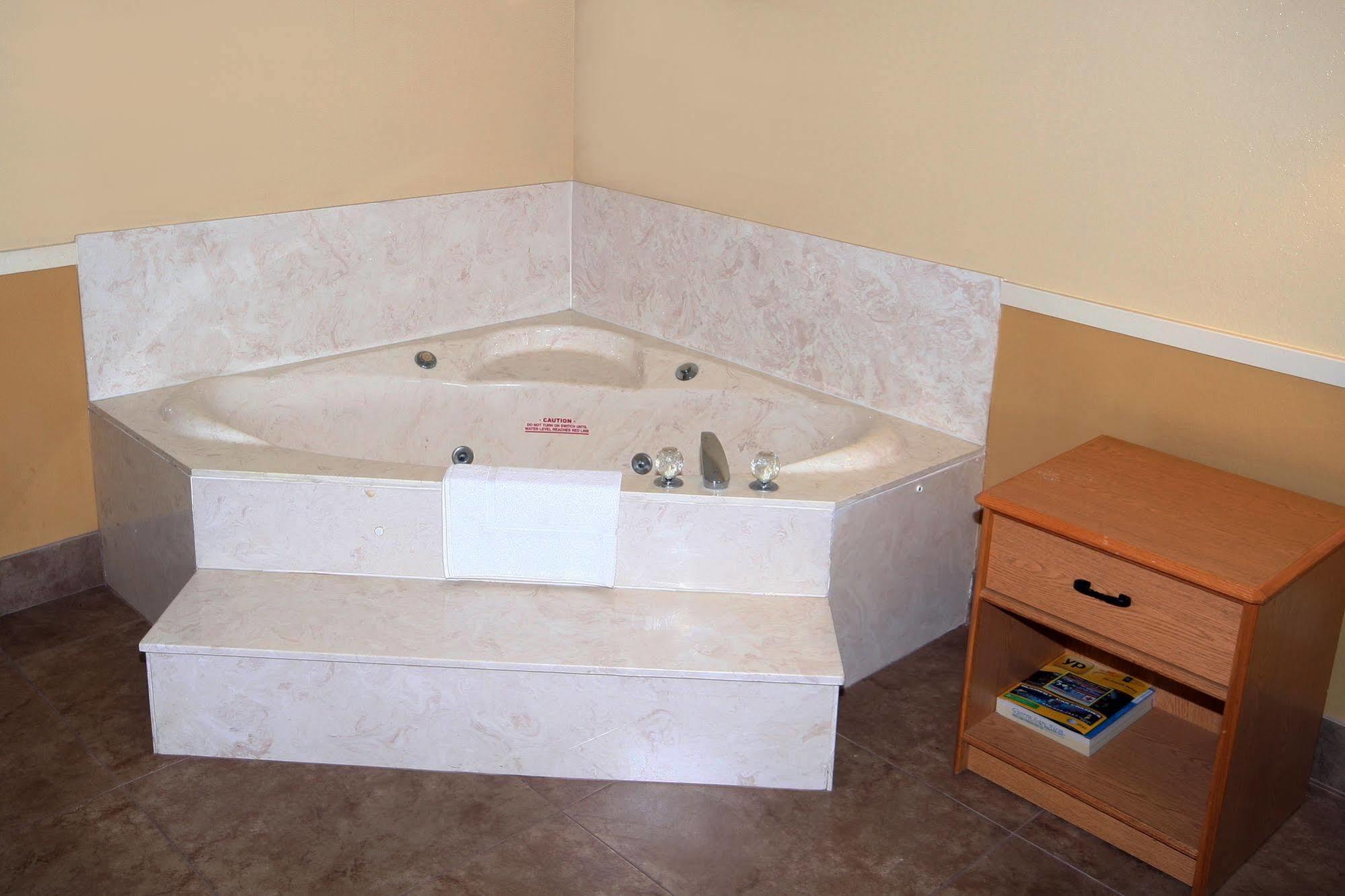 Edinburg Executive Inn ภายนอก รูปภาพ